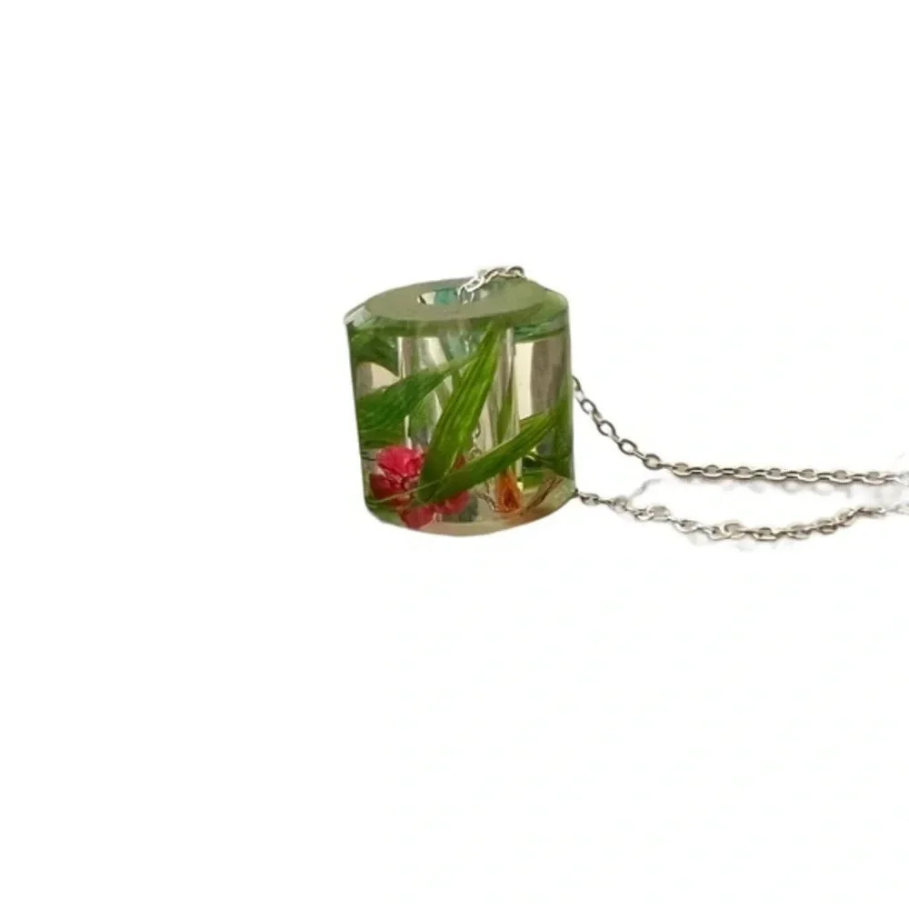 Handcrafted Red Rose Resin‎ Necklace With Silver Chain - Picture 3 of 7